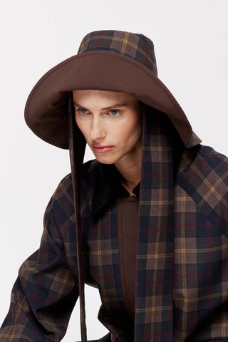 Uzun Panelli Ekose Şapka